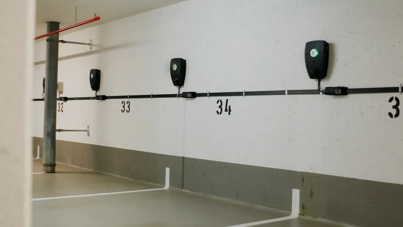 Zaptec Pro laadpalen in parkeergarage